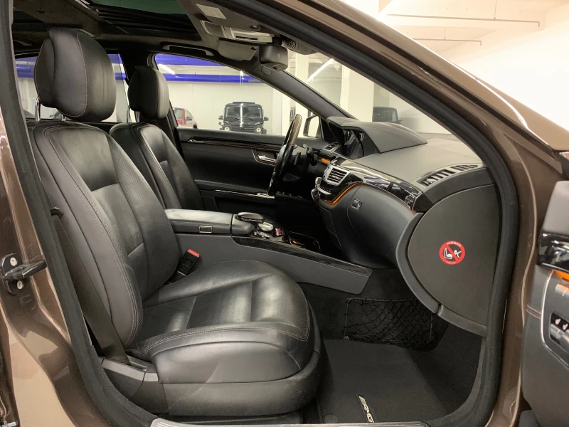 Mercedes-Benz S 500 AMG Long 4-MATIC #PANO#MASAJ#ALCANTAR#DISTR#CAM#, снимка 12 - Автомобили и джипове - 51208318