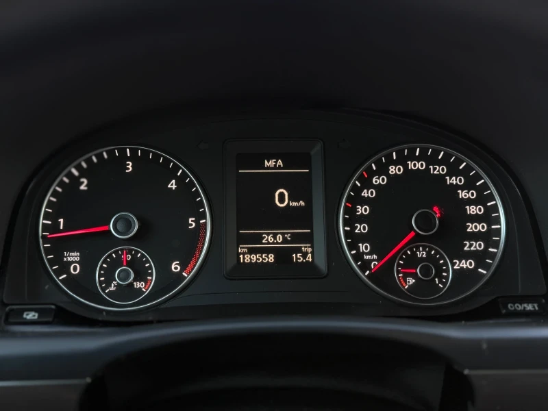 VW Touran 2.0TDi~140hp~НАВИГАЦИЯ, снимка 16 - Автомобили и джипове - 51827355