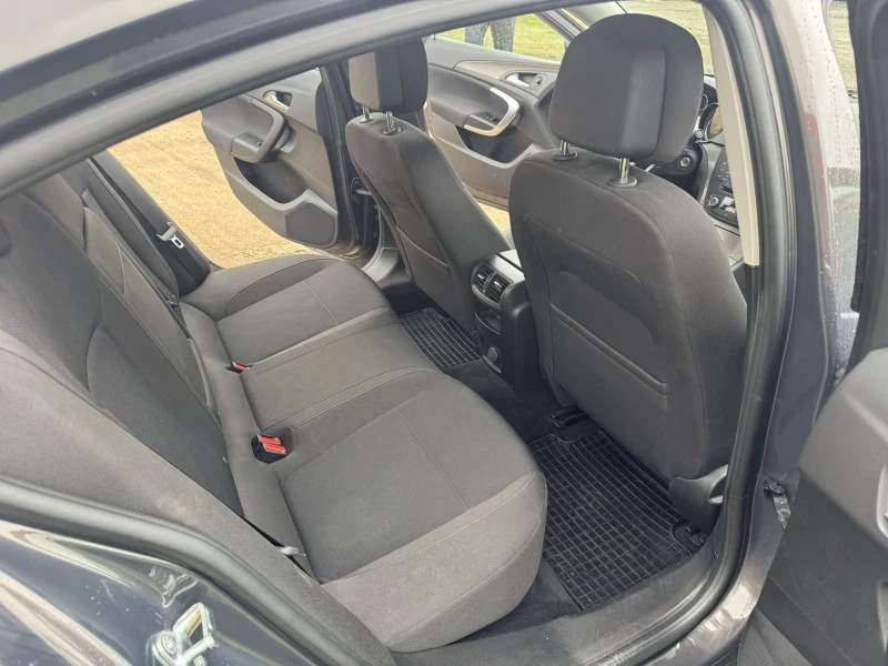 Opel Insignia 2.0CDTi 131кс.6ск.НАВИГАЦИЯ, снимка 10 - Автомобили и джипове - 52331601