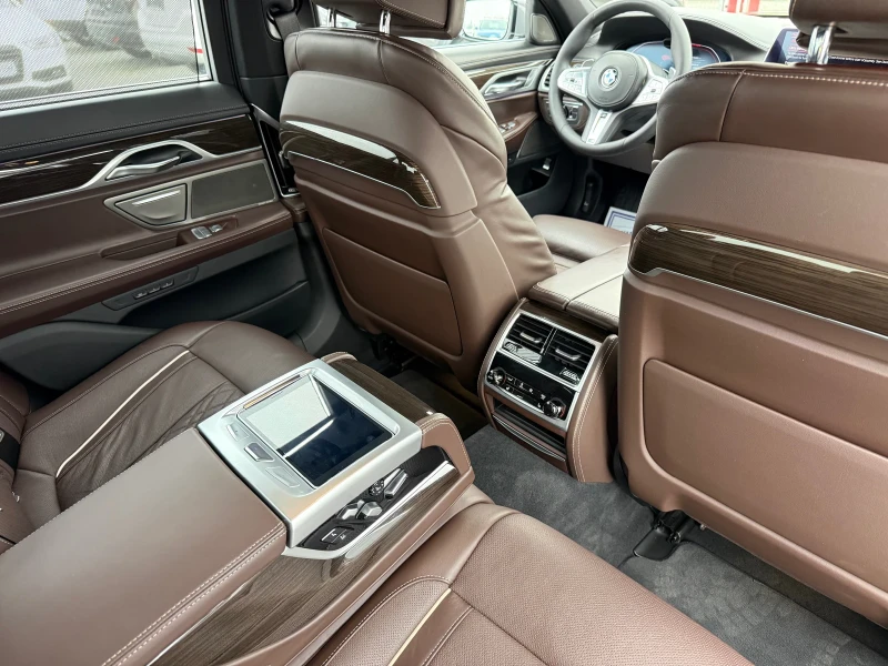 BMW 740 (KATO НОВА)^(X-Drive)^(M-Paket), снимка 14 - Автомобили и джипове - 52857162