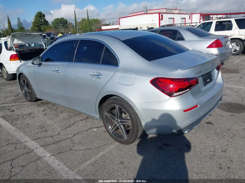 Mercedes-Benz A 220 2.0L I-4 DI, DOHC, VVT, TURBO, 188HP Front Wheel, снимка 8 - Автомобили и джипове - 53342798