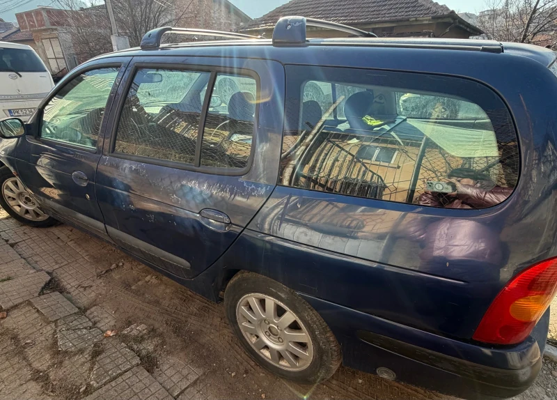 Renault Megane Газ-бензин, снимка 3 - Автомобили и джипове - 53475619