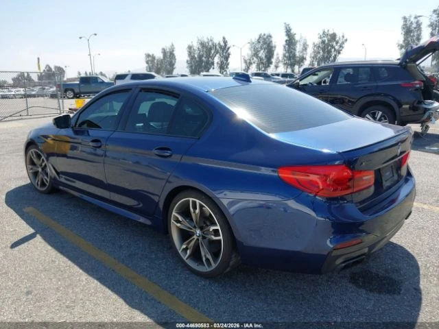 BMW 550 * M550i* xDrive* ПОДГРЕВ* ОБДУХВАНЕ* HUD* CAMERA* , снимка 2 - Автомобили и джипове - 54460431