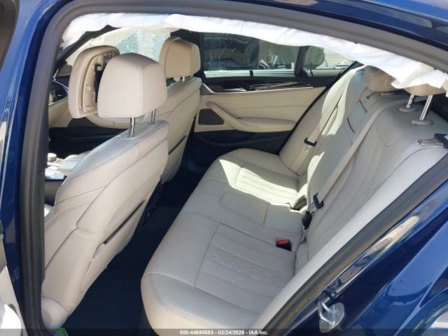 BMW 550 * M550i* xDrive* ПОДГРЕВ* ОБДУХВАНЕ* HUD* CAMERA* , снимка 7 - Автомобили и джипове - 54460431
