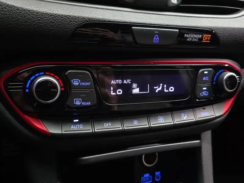Hyundai I30 1.6 TURBO SPORT PREMIUM, снимка 15 - Автомобили и джипове - 55088043
