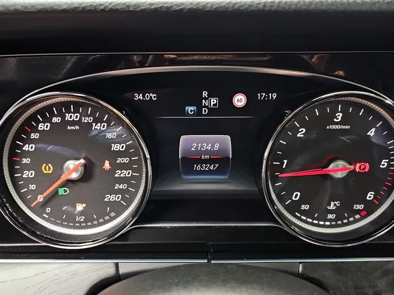 Mercedes-Benz E 220 Avantgarde, снимка 8 - Автомобили и джипове - 55830337