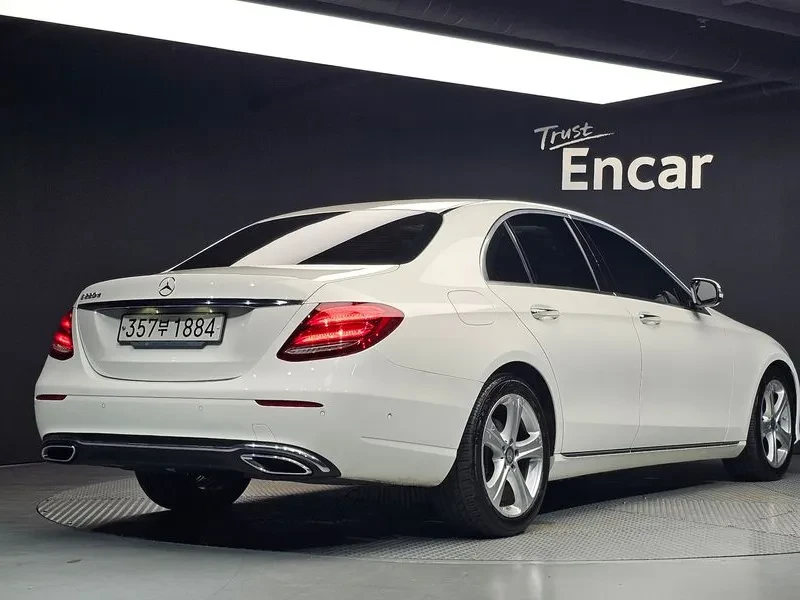 Mercedes-Benz E 220 Avantgarde, снимка 2 - Автомобили и джипове - 55830337