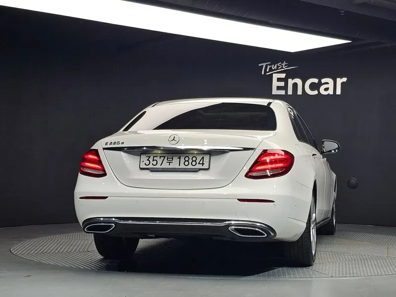 Mercedes-Benz E 220 Avantgarde, снимка 4 - Автомобили и джипове - 55830337