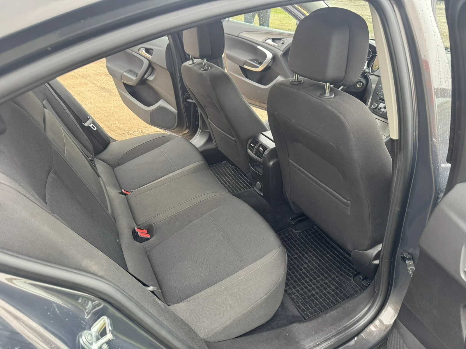 Opel Insignia 2.0CDTi 131кс.6ск. - изображение 10