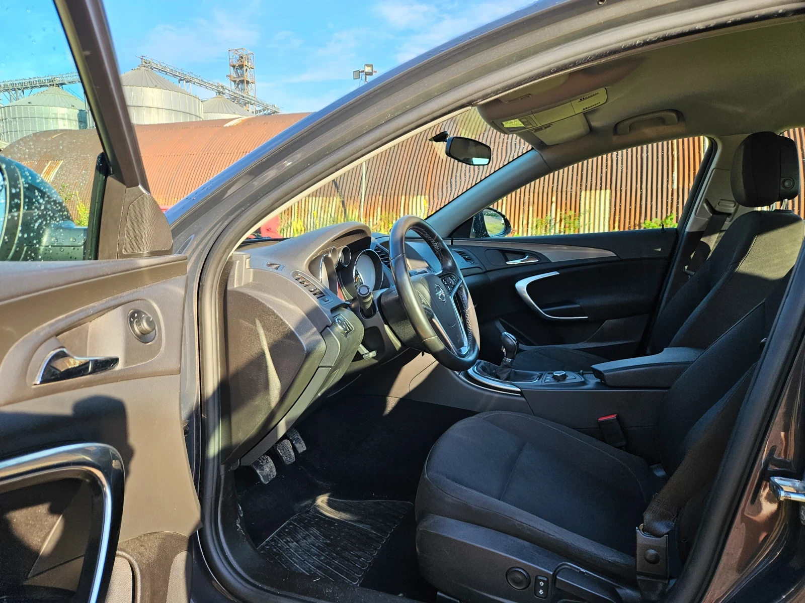 Opel Insignia 2.0CDTi 131кс.6ск.НАВИГАЦИЯ, снимка 9 - Автомобили и джипове - 54779345