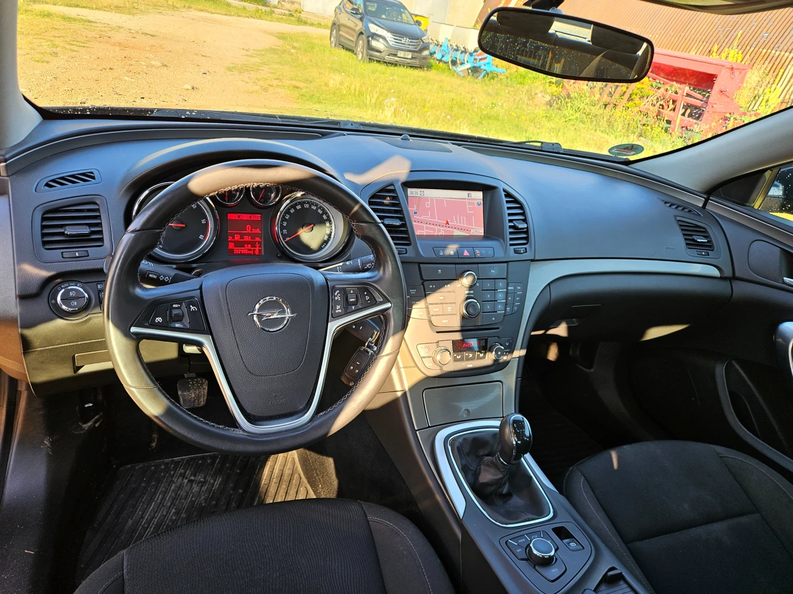 Opel Insignia 2.0CDTi 131кс.6ск.НАВИГАЦИЯ, снимка 14 - Автомобили и джипове - 54779345