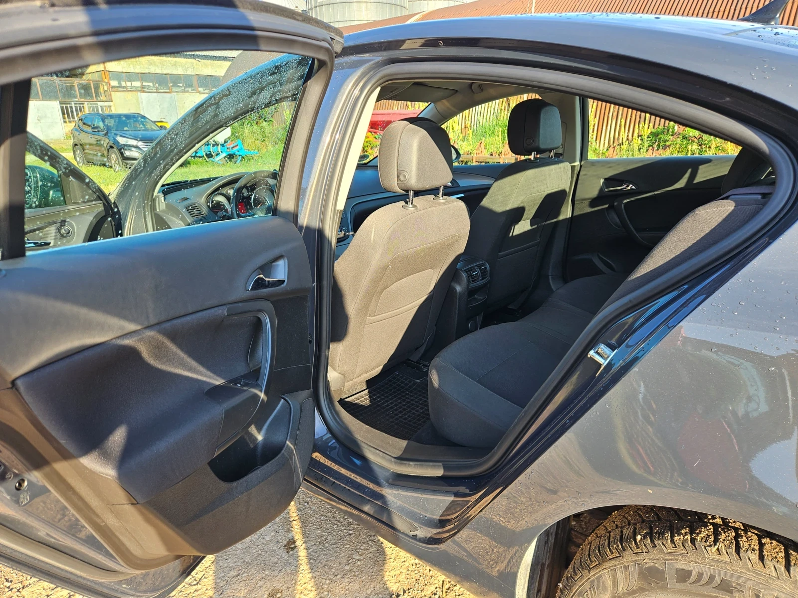 Opel Insignia 2.0CDTi 131кс.6ск.НАВИГАЦИЯ, снимка 12 - Автомобили и джипове - 54779345