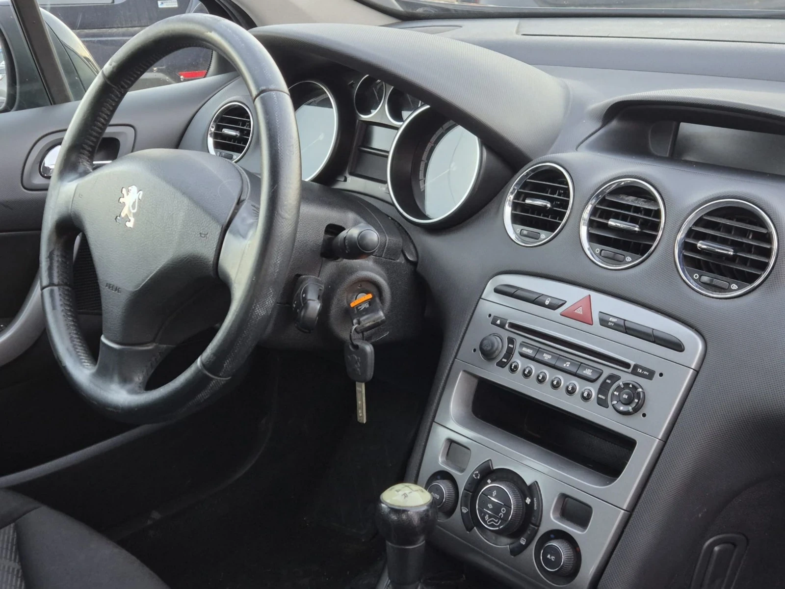 Peugeot 308 1.6 HDI, снимка 11 - Автомобили и джипове - 53780508