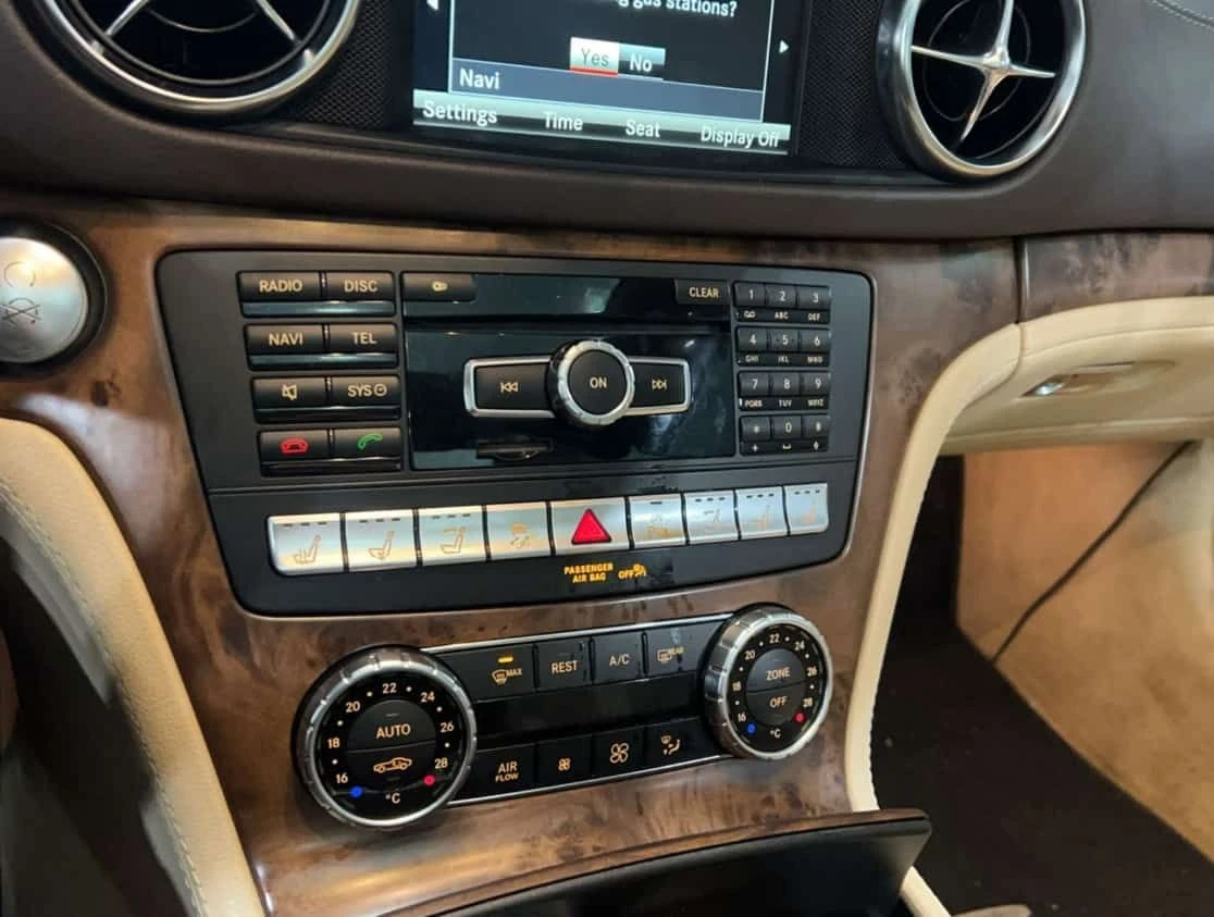 Mercedes-Benz SL 500 * ДИСТРОНИК* ПОДГРЕВ* ОБДУХВАНЕ* КАМЕРА* , снимка 9 - Автомобили и джипове - 54134237