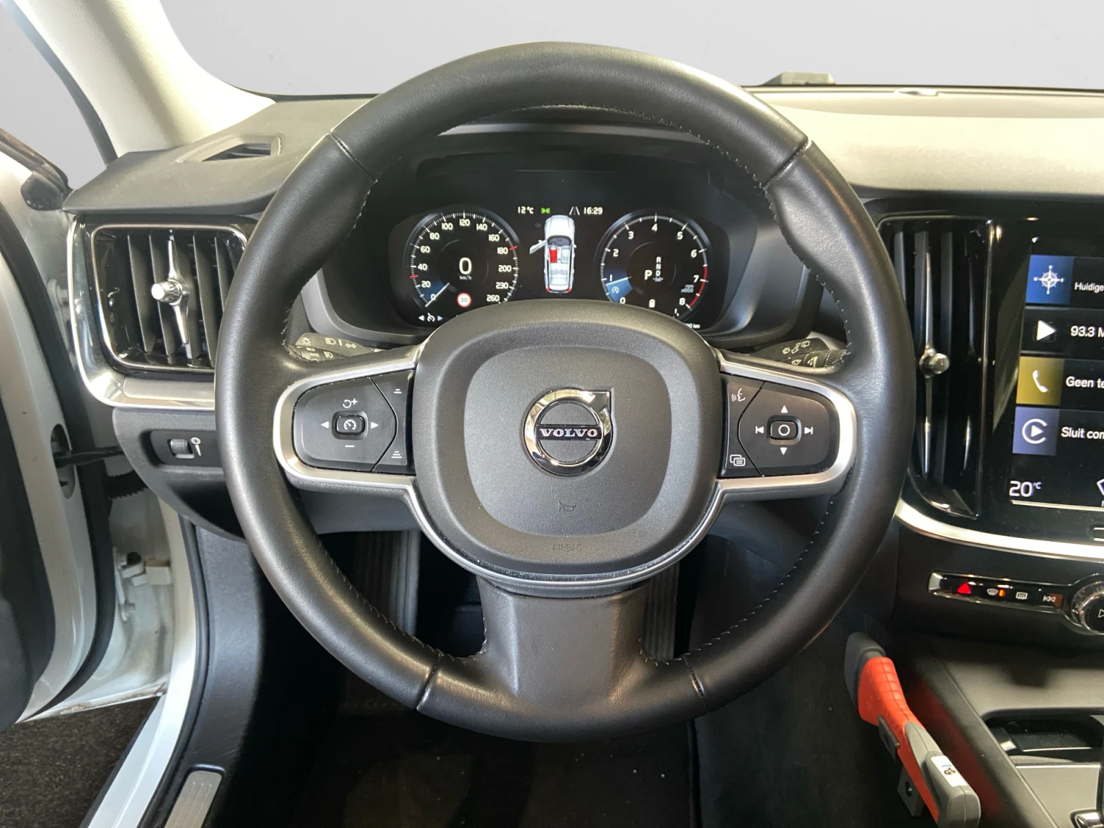 Volvo V60 B3 Momentum, снимка 10 - Автомобили и джипове - 54356280