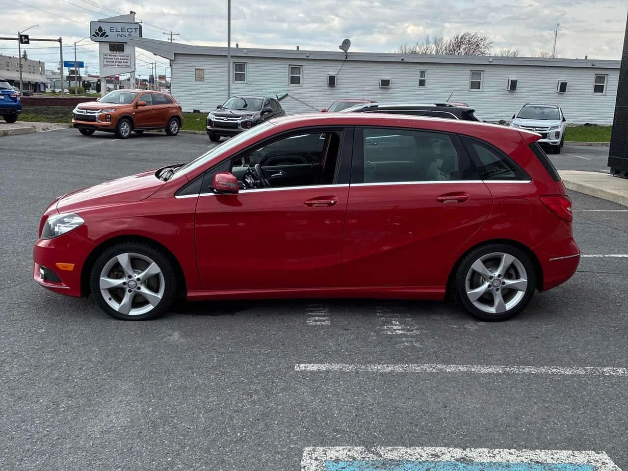 Mercedes-Benz B 250 Sports Tourer/CARFAX/ПОДГРЕВ/ПАМЕТ/КЛИП, снимка 3 - Автомобили и джипове - 54459771