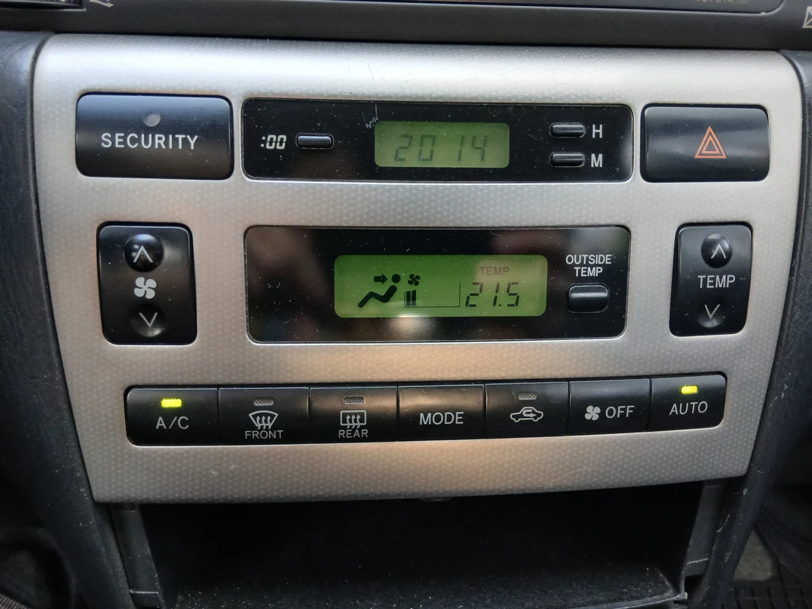 Toyota Corolla 1.4 с АГУ, снимка 14 - Автомобили и джипове - 54659047