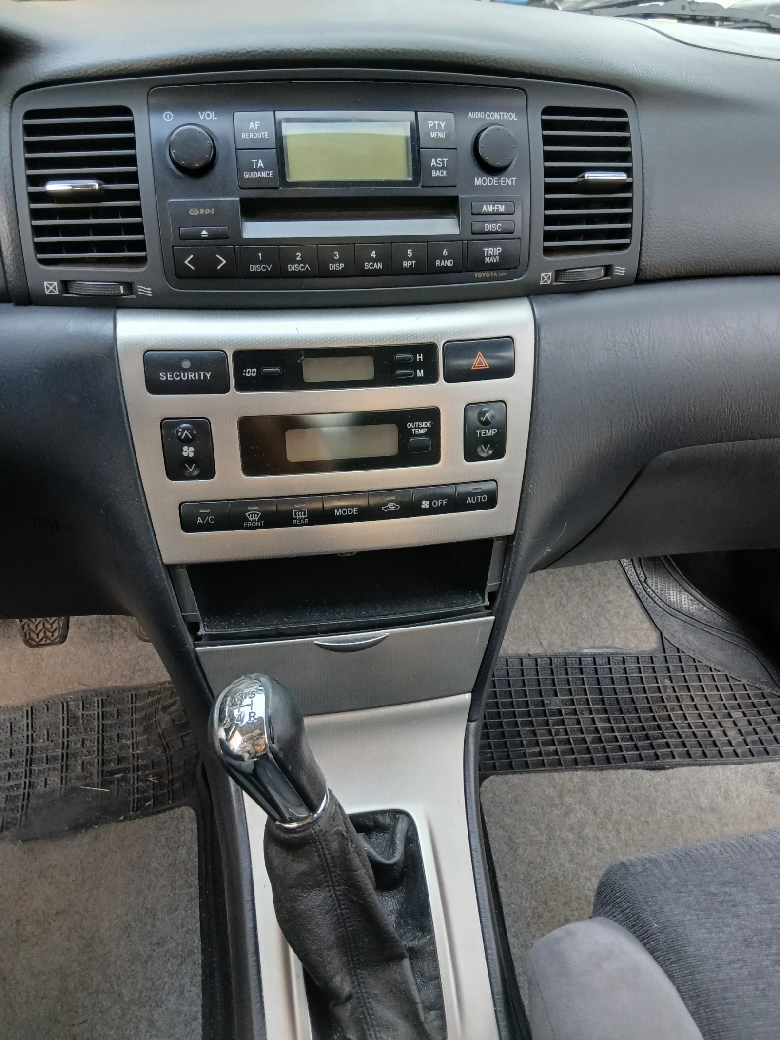 Toyota Corolla 1.4 с АГУ, снимка 13 - Автомобили и джипове - 54659047