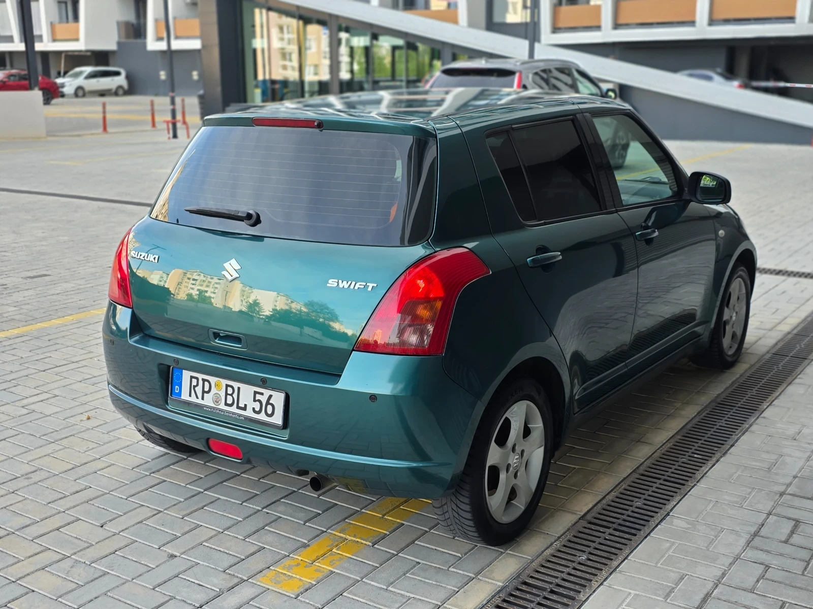 Suzuki Swift 1.5 VVT , снимка 8 - Автомобили и джипове - 54673649