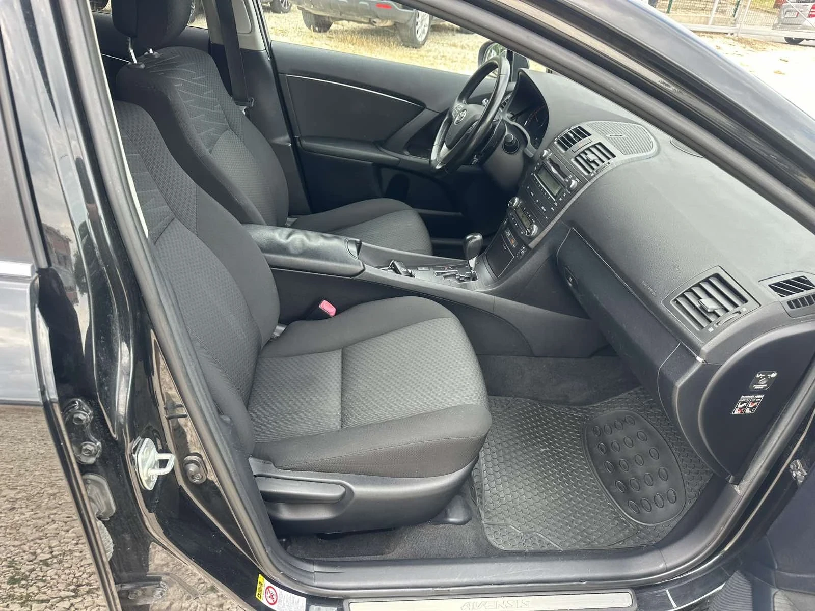 Toyota Avensis, снимка 12 - Автомобили и джипове - 55141448