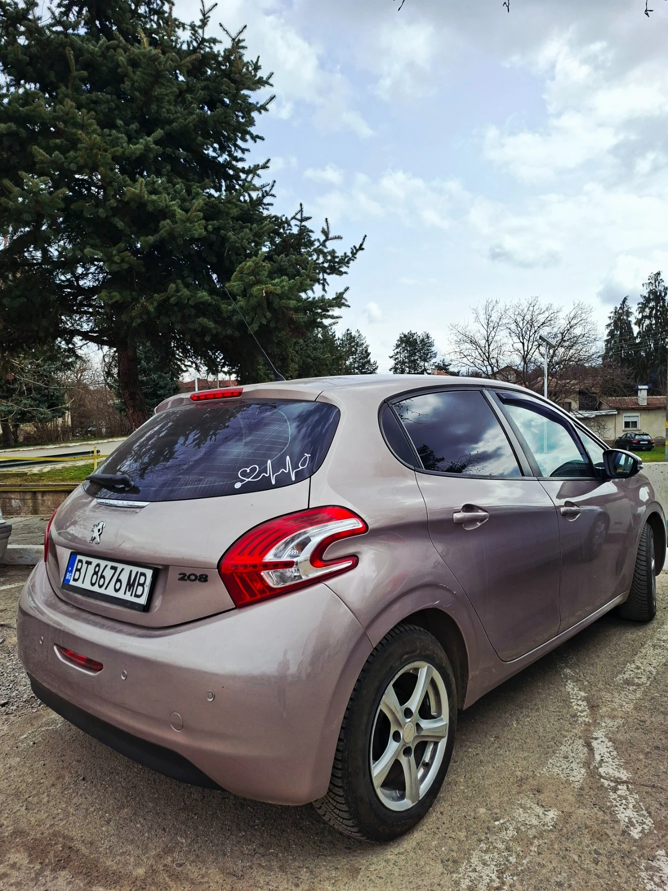 Peugeot 208 1.4 , снимка 2 - Автомобили и джипове - 55354266