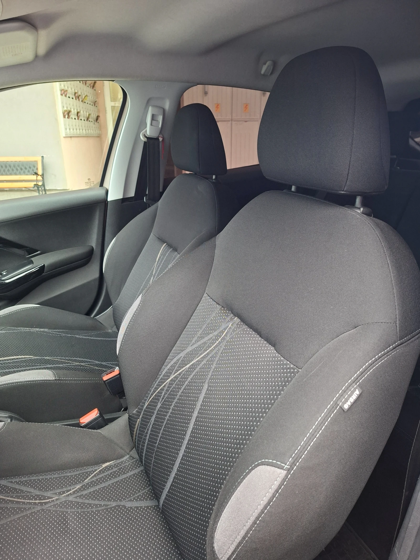 Peugeot 208 1.4 , снимка 5 - Автомобили и джипове - 55354266