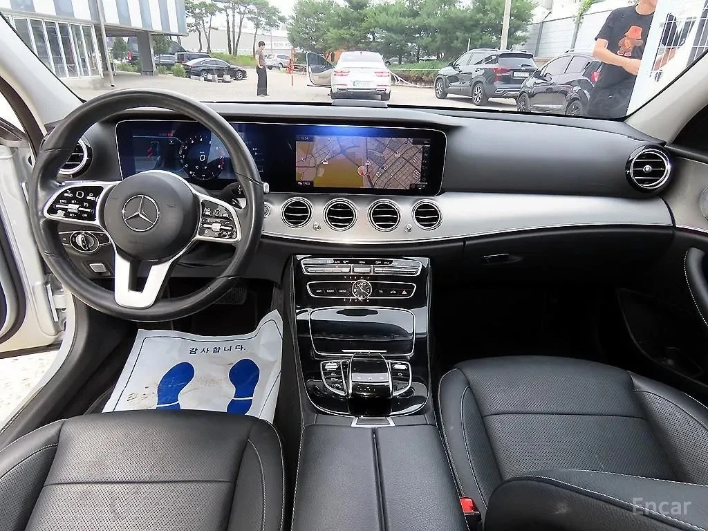 Mercedes-Benz E 250 AMG Line / Full, снимка 7 - Автомобили и джипове - 56353667