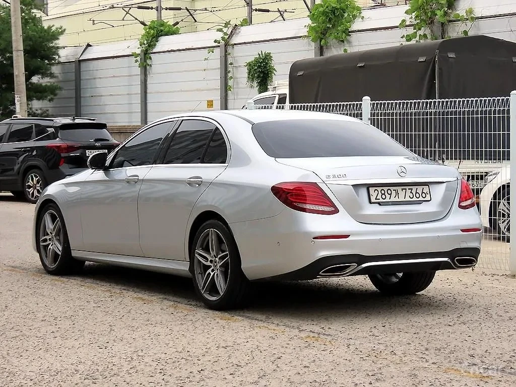Mercedes-Benz E 250 AMG Line / Full, снимка 3 - Автомобили и джипове - 56353667