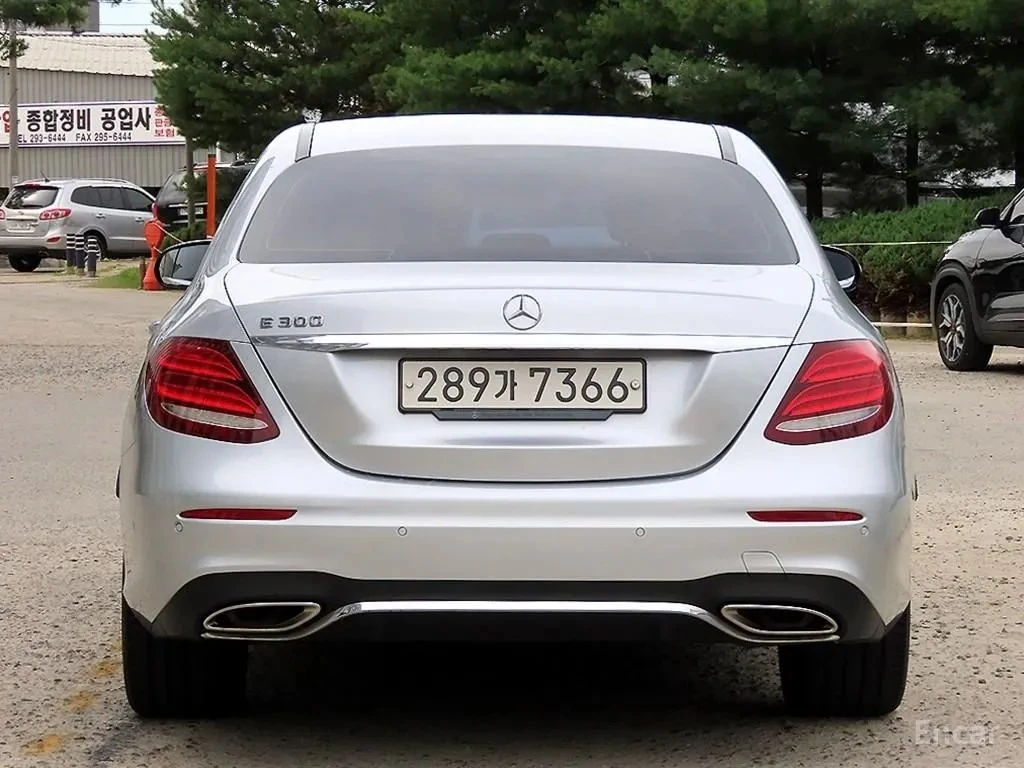 Mercedes-Benz E 250 AMG Line / Full, снимка 4 - Автомобили и джипове - 56353667