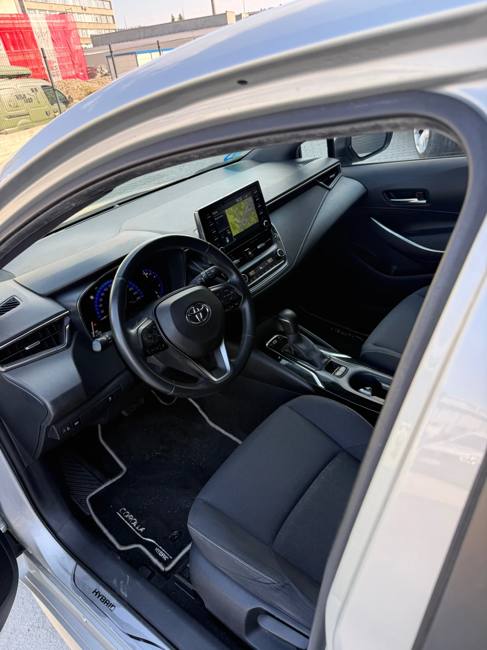 Toyota Corolla 1.8 Hybrid , снимка 3 - Автомобили и джипове - 56677413