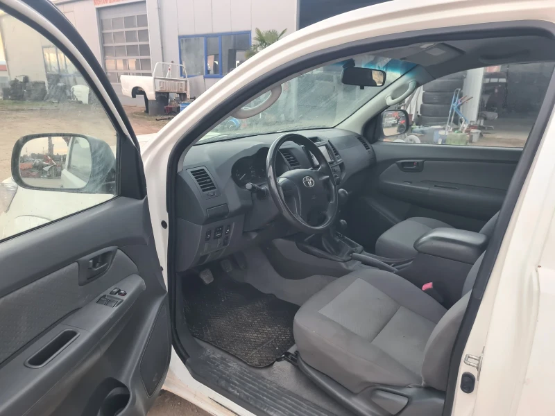 Toyota Hilux, снимка 8 - Автомобили и джипове - 49143724