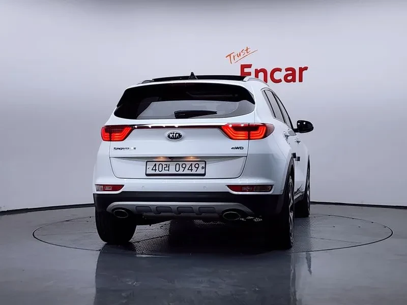 Kia Sportage 2.0 CRDi 4WD, снимка 4 - Автомобили и джипове - 54276665