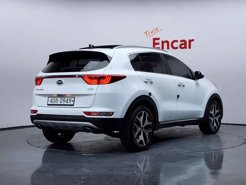 Kia Sportage 2.0 CRDi 4WD, снимка 2 - Автомобили и джипове - 54276665