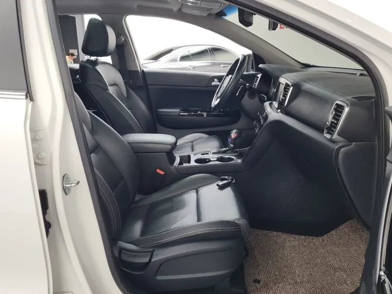 Kia Sportage 2.0 CRDi 4WD, снимка 11 - Автомобили и джипове - 54276665