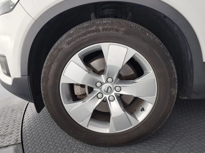 Volvo XC40 B4 Momentum| 230к.с.| ВКЛ.ТЕХНОТЕСТ, снимка 4 - Автомобили и джипове - 55232739