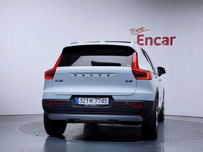 Volvo XC40 B4 Momentum| 230к.с.| ВКЛ.ТЕХНОТЕСТ, снимка 3 - Автомобили и джипове - 55232739