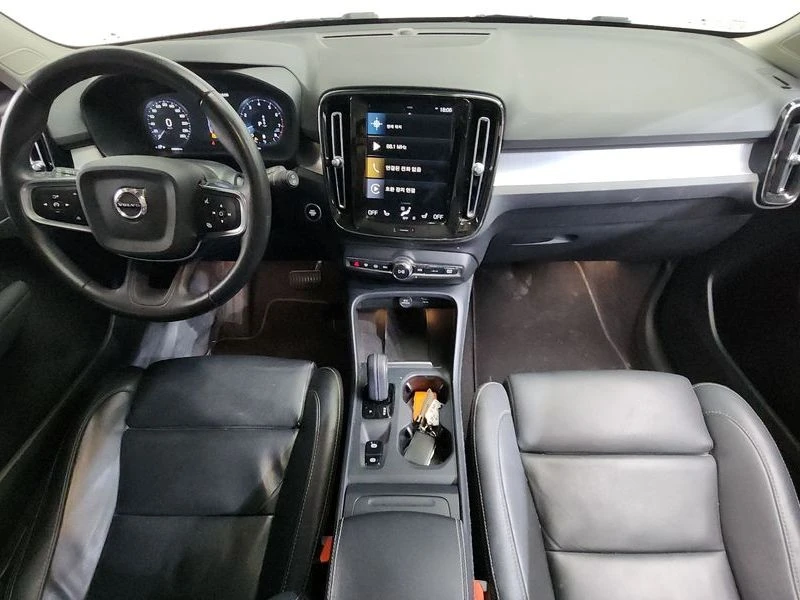 Volvo XC40 B4 Momentum| 230к.с.| ВКЛ.ТЕХНОТЕСТ, снимка 6 - Автомобили и джипове - 55232739