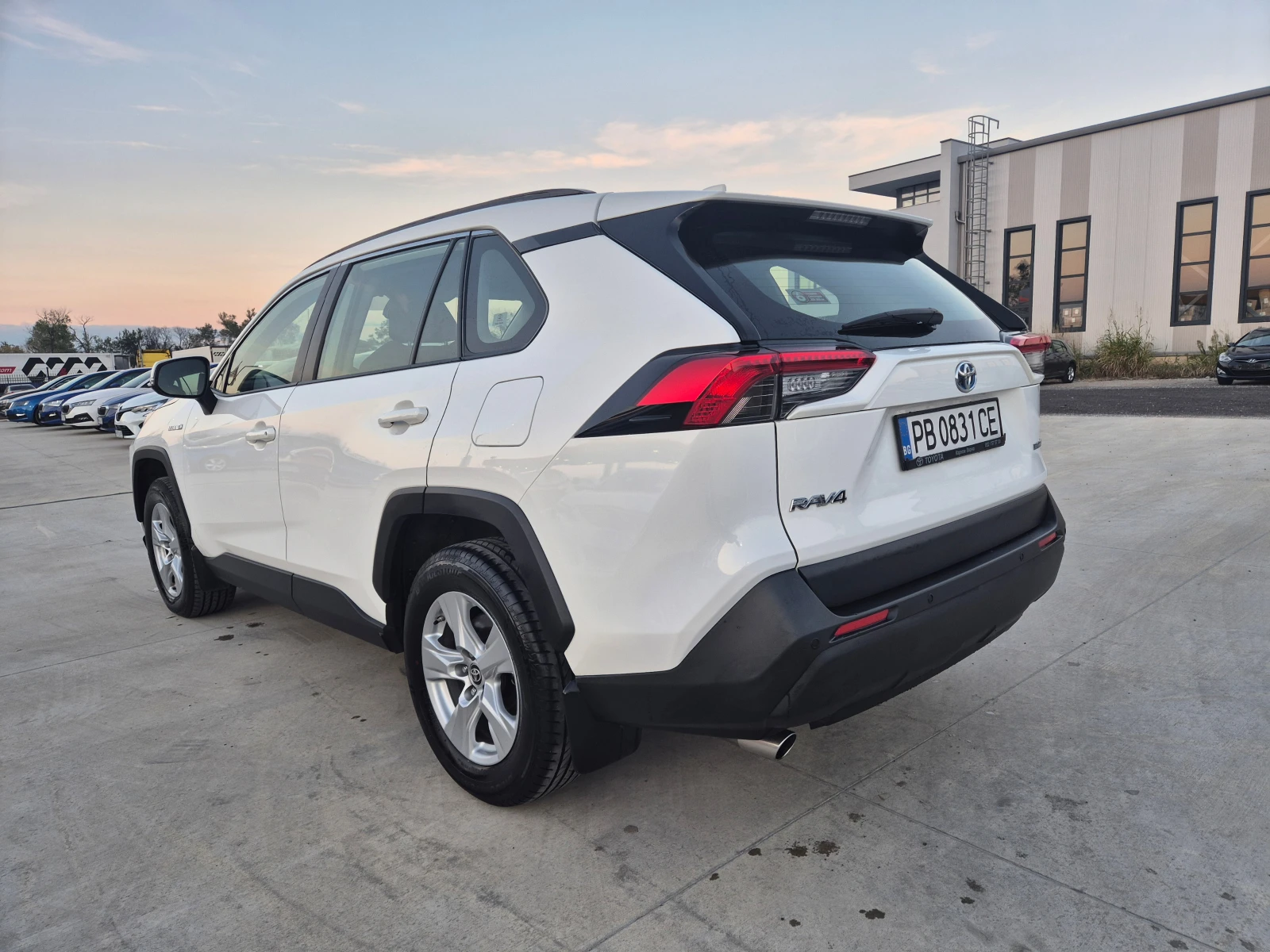Toyota Rav4 2.5 Hybrid в Гаранция - изображение 3