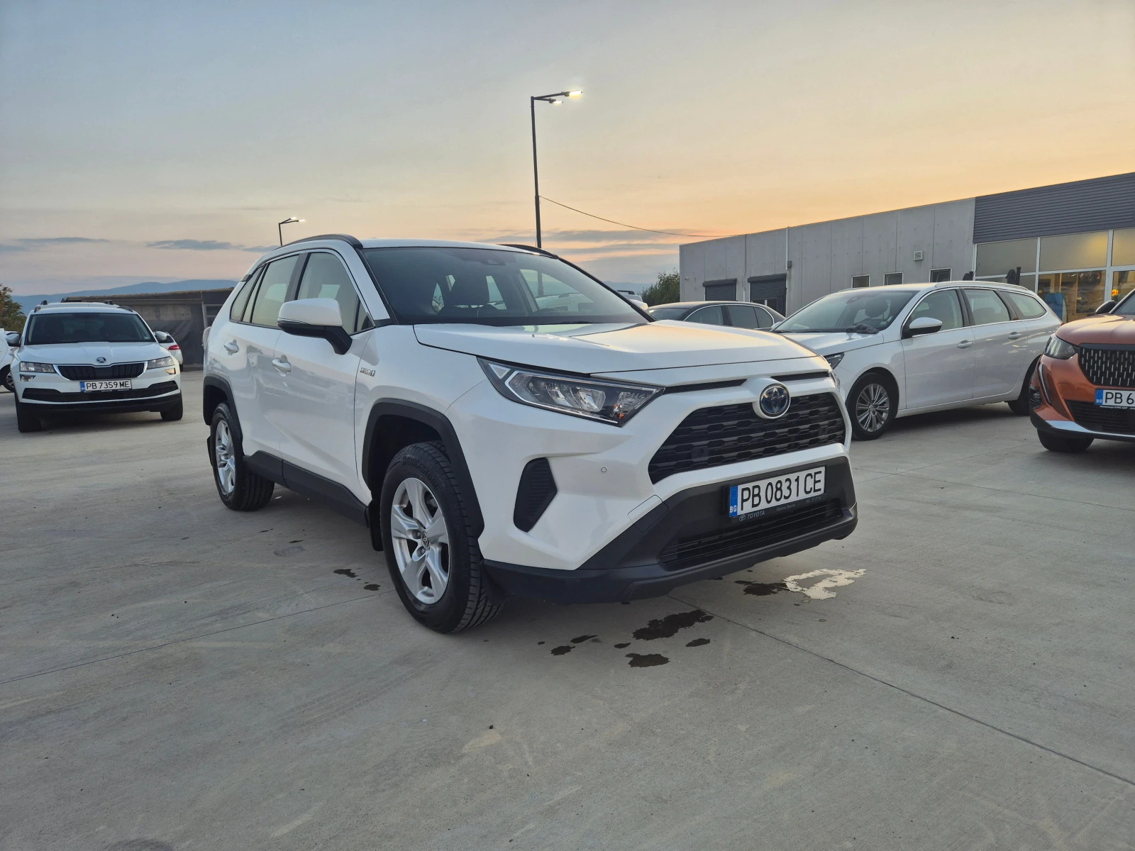 Toyota Rav4 2.5 Hybrid в Гаранция - изображение 7