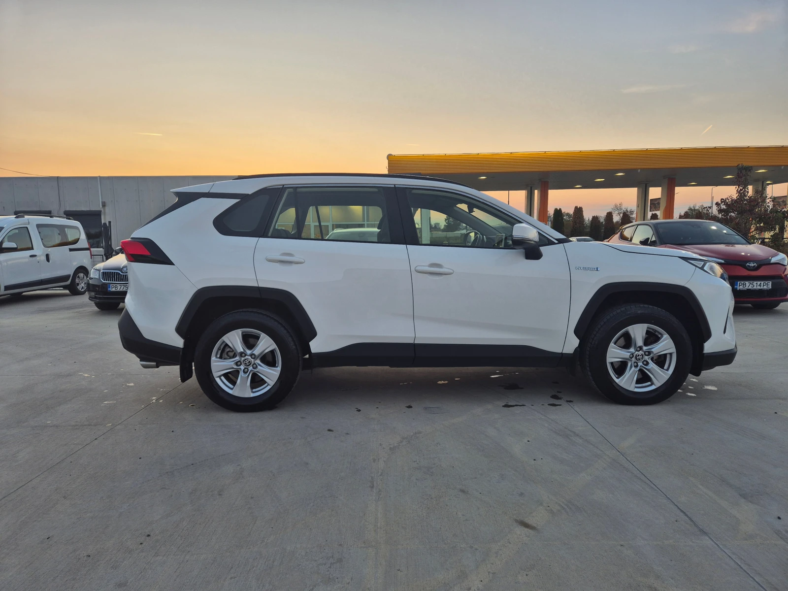 Toyota Rav4 2.5 Hybrid в Гаранция - изображение 6