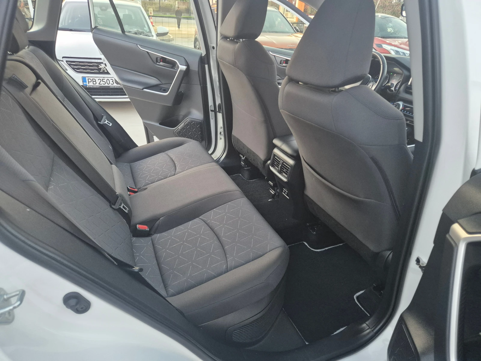Toyota Rav4 2.5 Hybrid в Гаранция - изображение 10