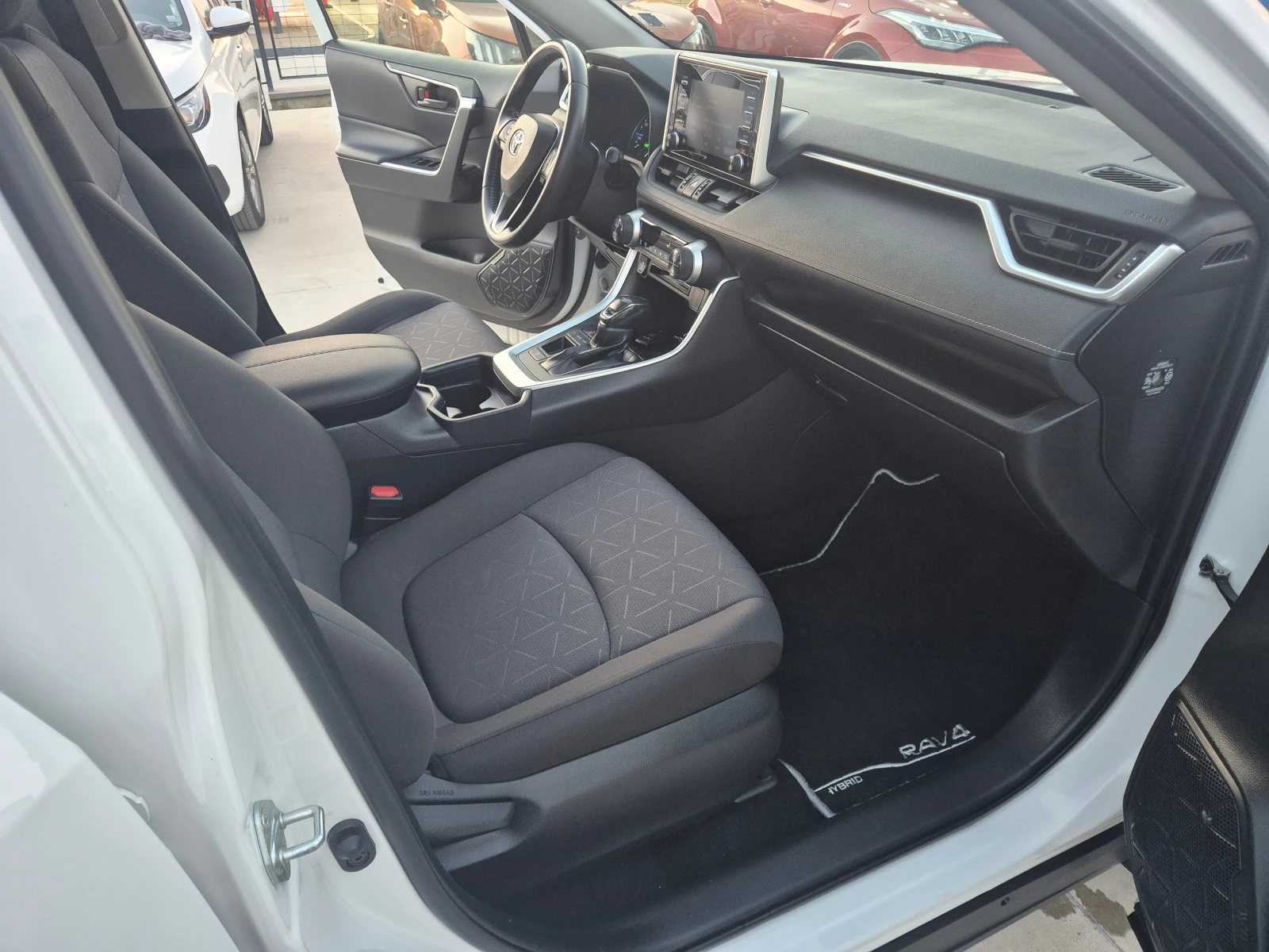 Toyota Rav4 2.5 Hybrid в Гаранция - изображение 9