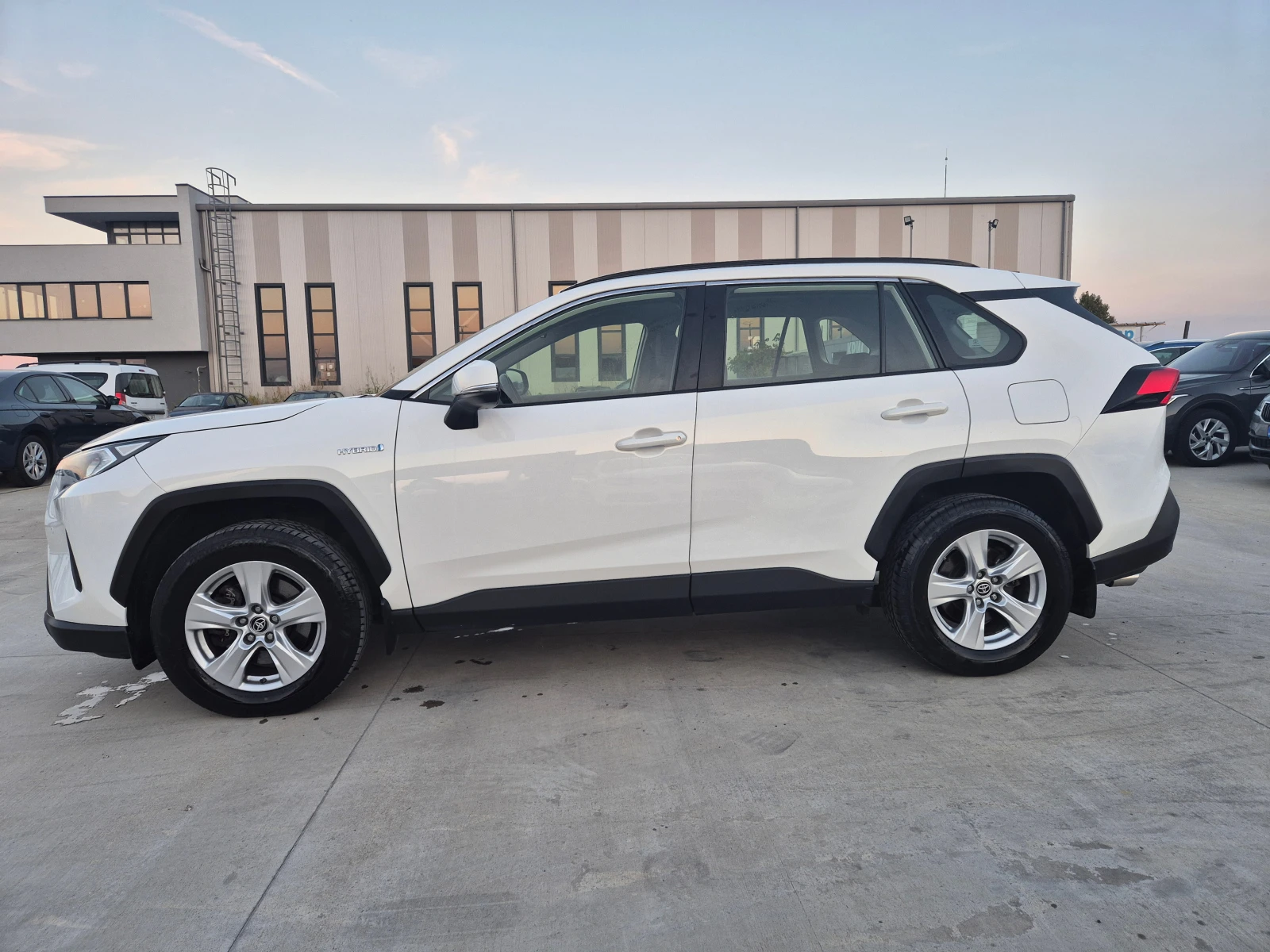 Toyota Rav4 2.5 Hybrid в Гаранция - изображение 2