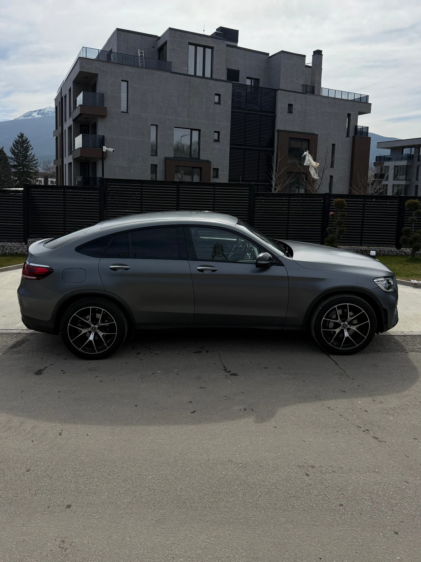 Mercedes-Benz GLC 300 AMG/4M/COUPE/HEADUP/ТЕГЛИЧ/DIGITAL/BURMESTER, снимка 4 - Автомобили и джипове - 52861563