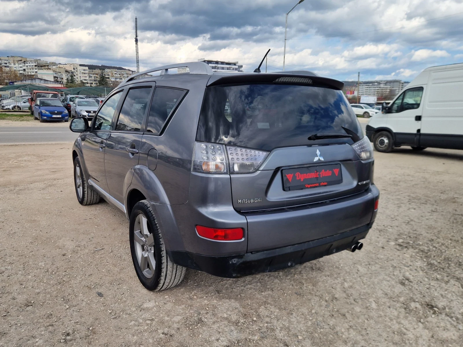 Mitsubishi Outlander Дизел / 4х4 / 6+ 1 / Бартер / Лизинг / Регистриран, снимка 4 - Автомобили и джипове - 54124585