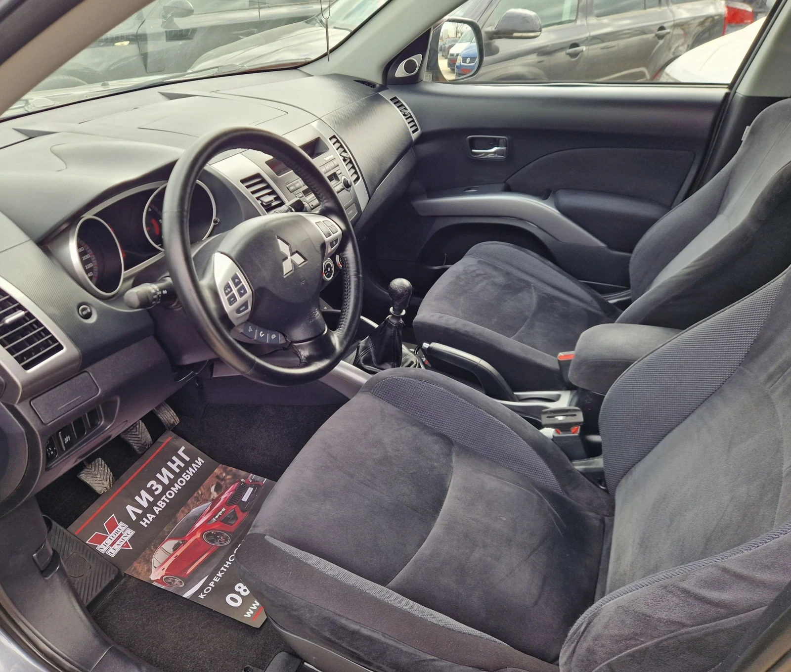 Mitsubishi Outlander Дизел / 4х4 / 6+ 1 / Бартер / Лизинг / Регистриран, снимка 8 - Автомобили и джипове - 54124585