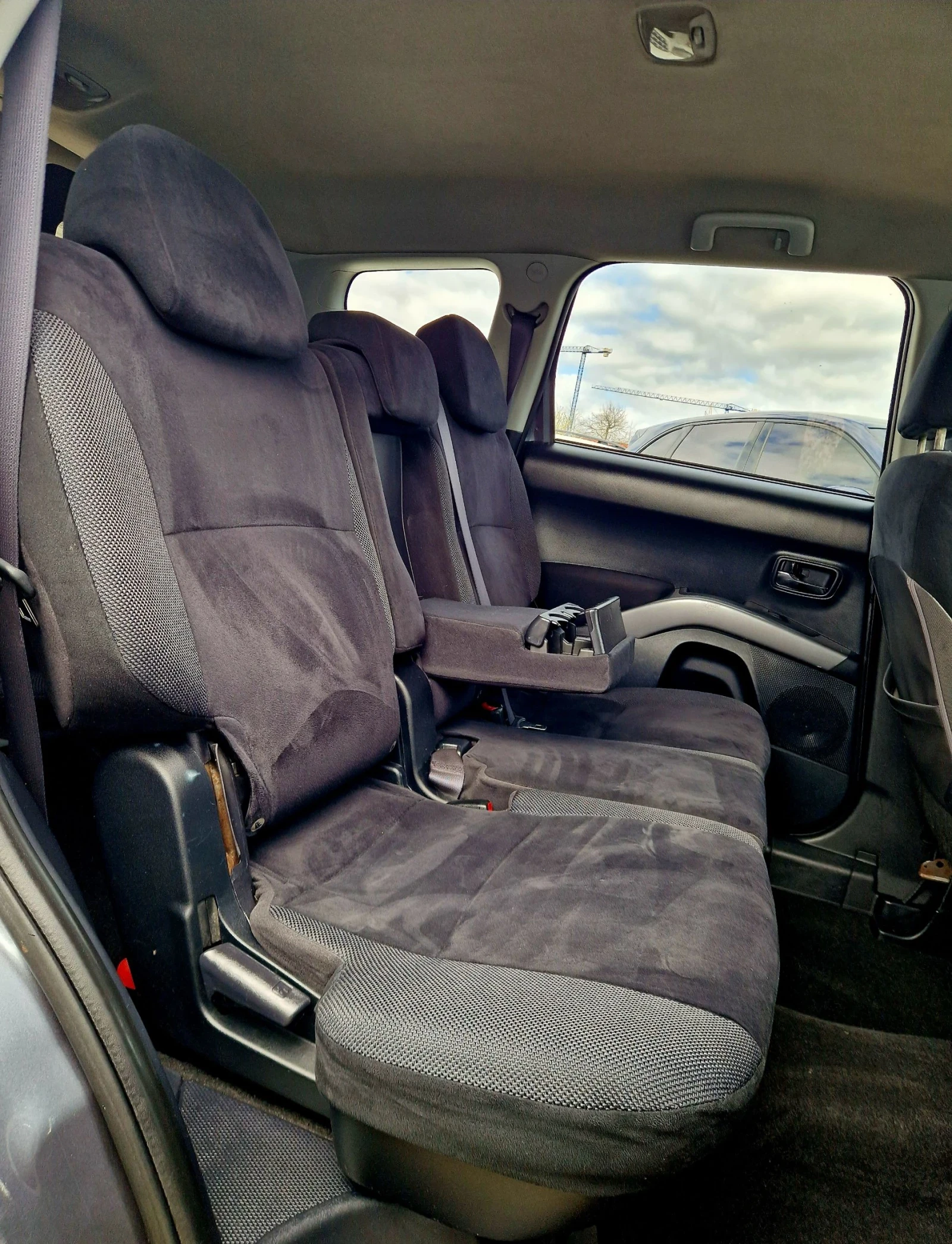 Mitsubishi Outlander Дизел / 4х4 / 6+ 1 / Бартер / Лизинг / Регистриран, снимка 14 - Автомобили и джипове - 54124585