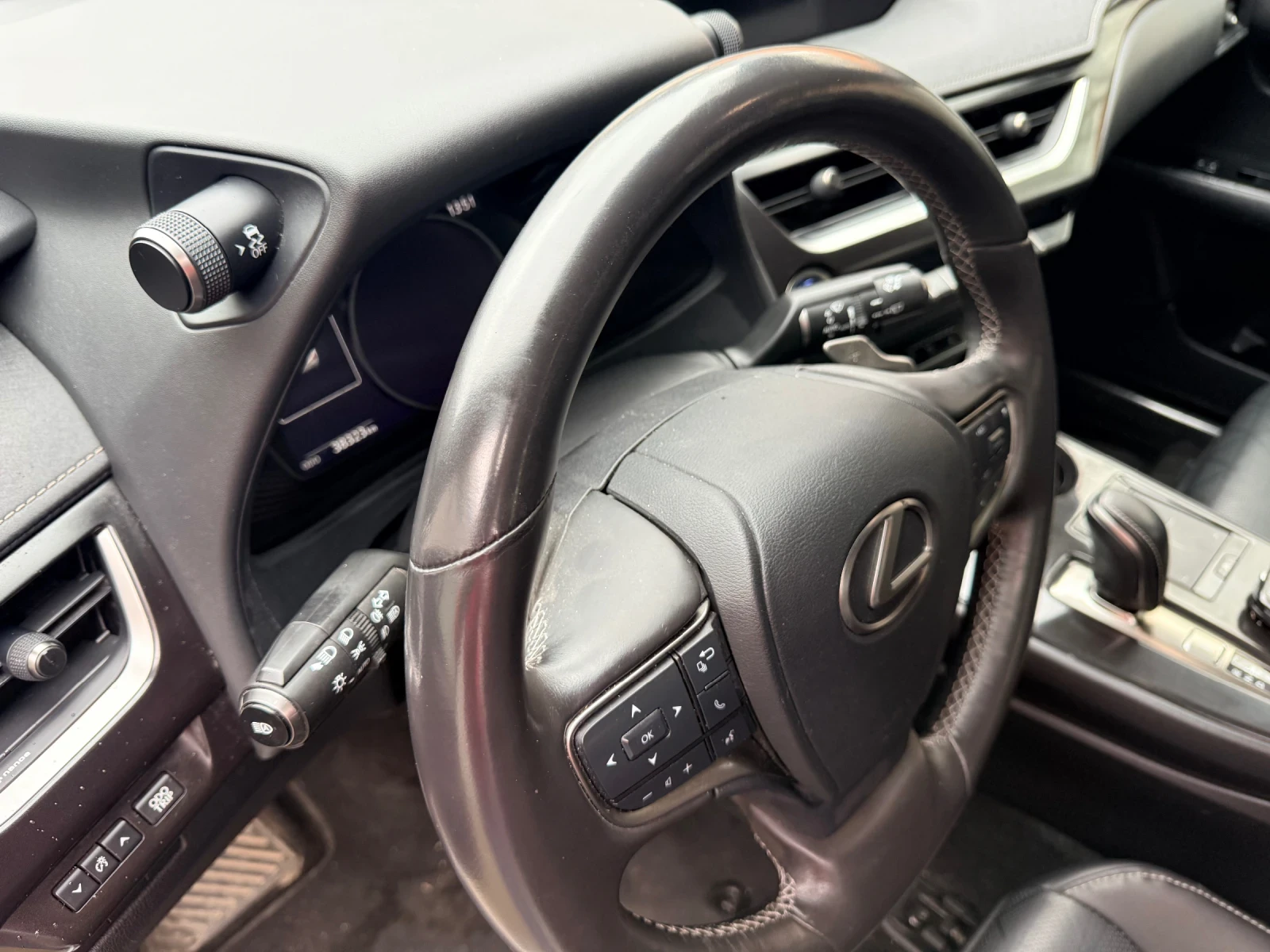 Lexus UX 300e 38000км!!!* 3ключа* CarPlay* , снимка 10 - Автомобили и джипове - 54128986