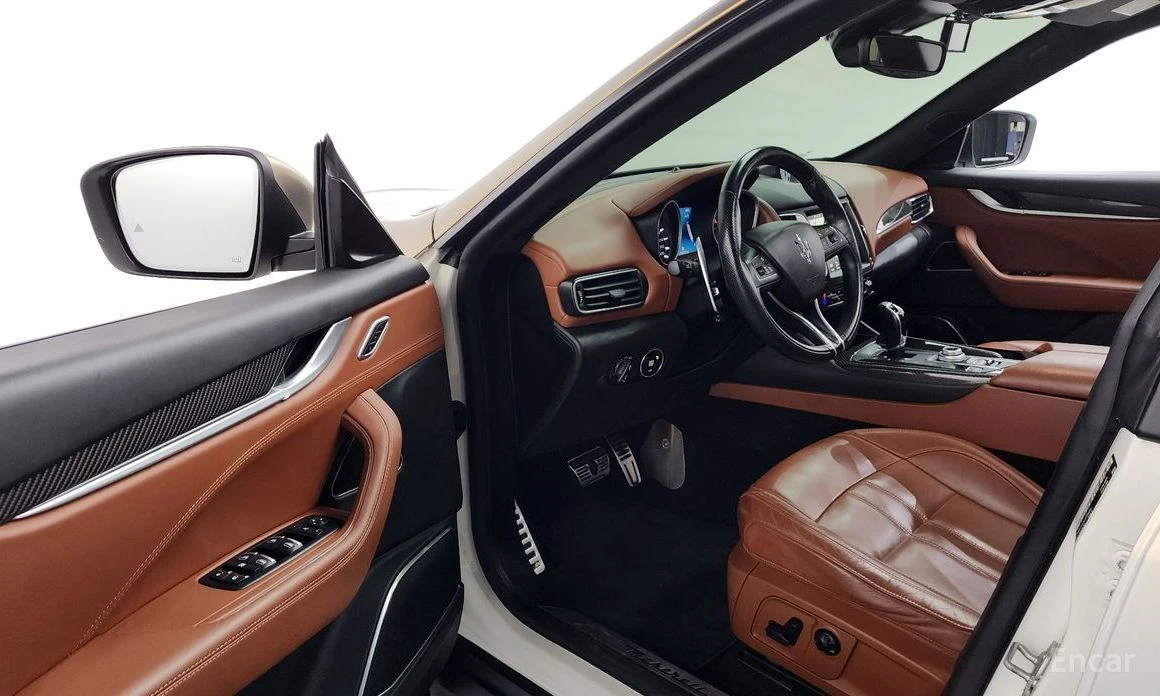Maserati Levante, снимка 10 - Автомобили и джипове - 54401443