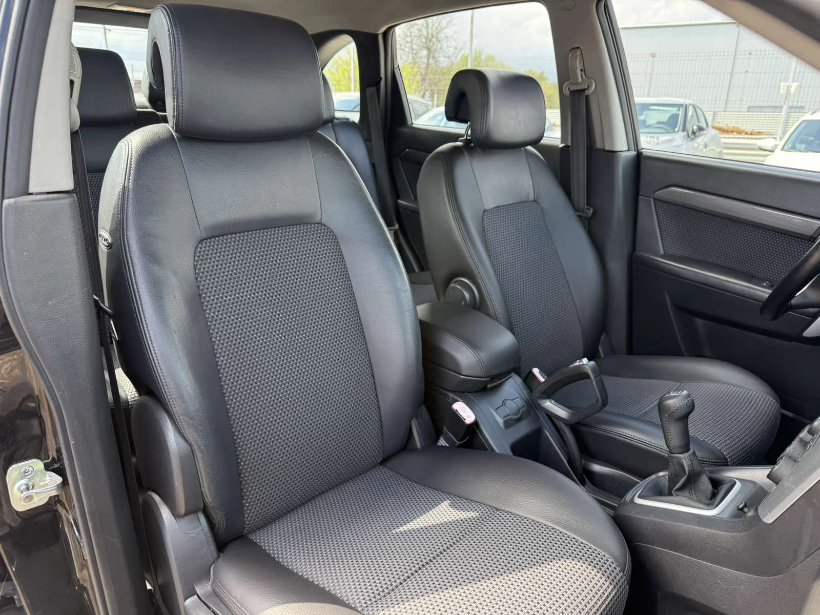 Chevrolet Captiva 2.0d 6+ 1м. 4х4 , снимка 9 - Автомобили и джипове - 54410456